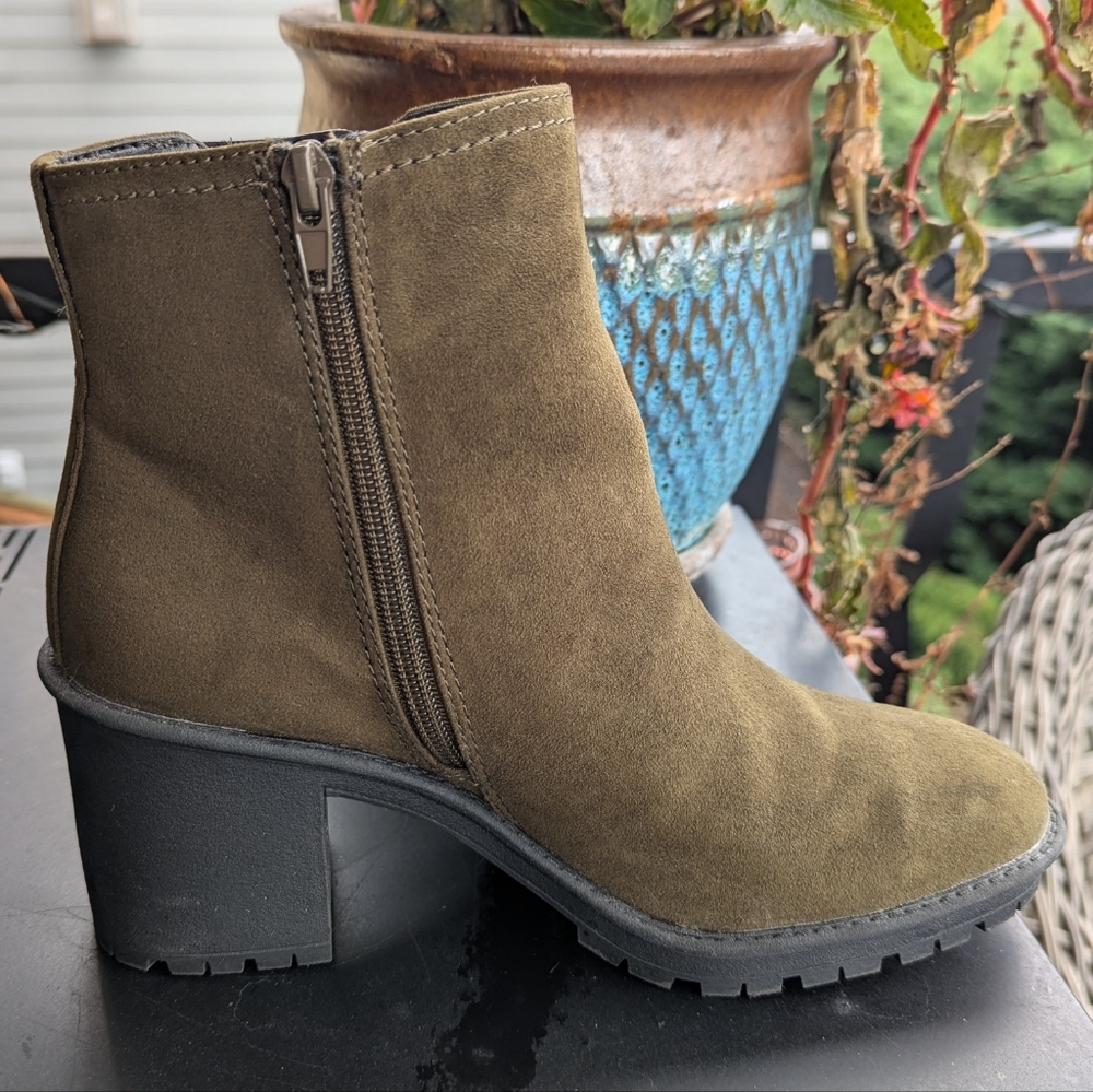 Chelsea Boots - Picture 4 of 8